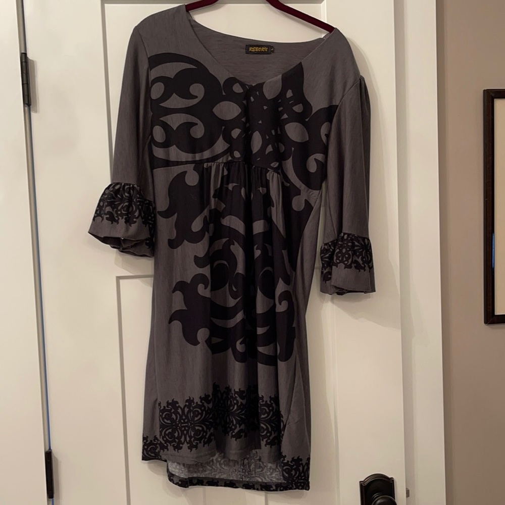 3/4 sleeve dress with beautiful black scroll detail